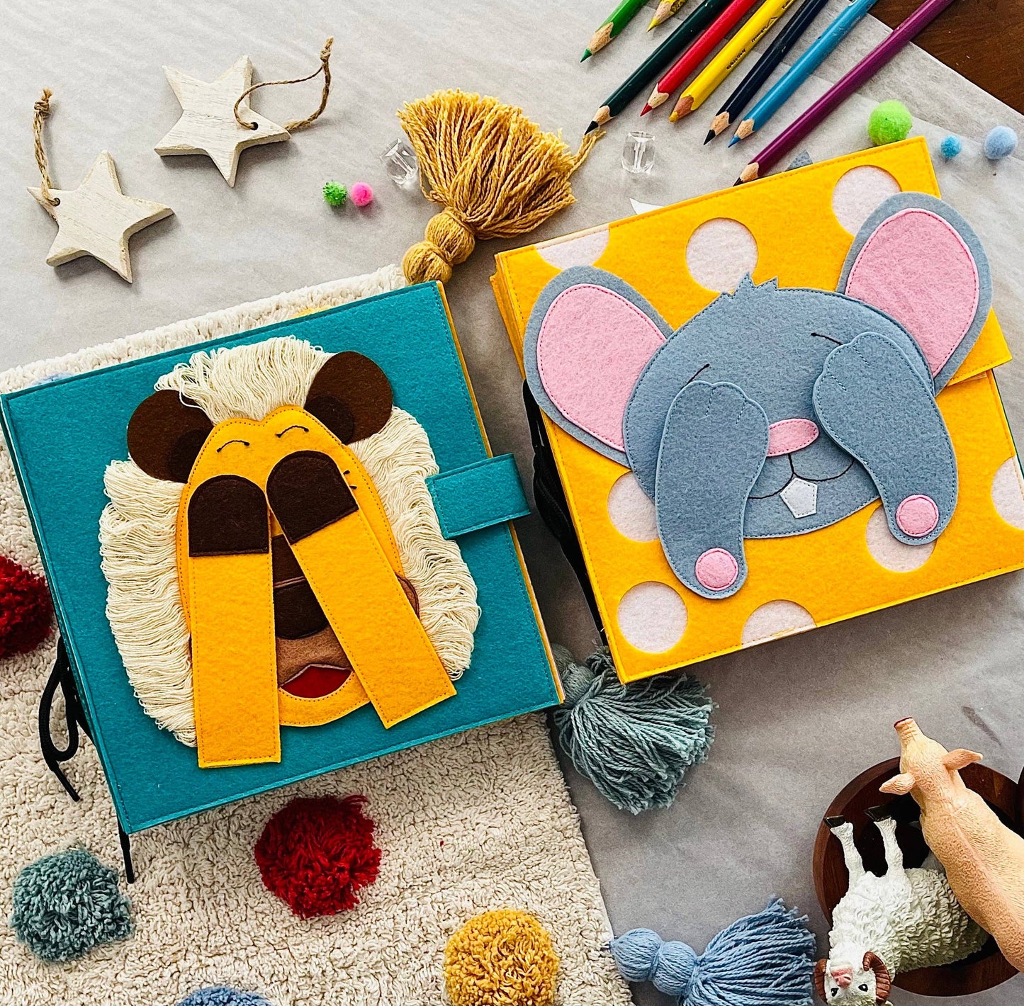 Mighty Mouse Baby Busy Book - Wondertivity